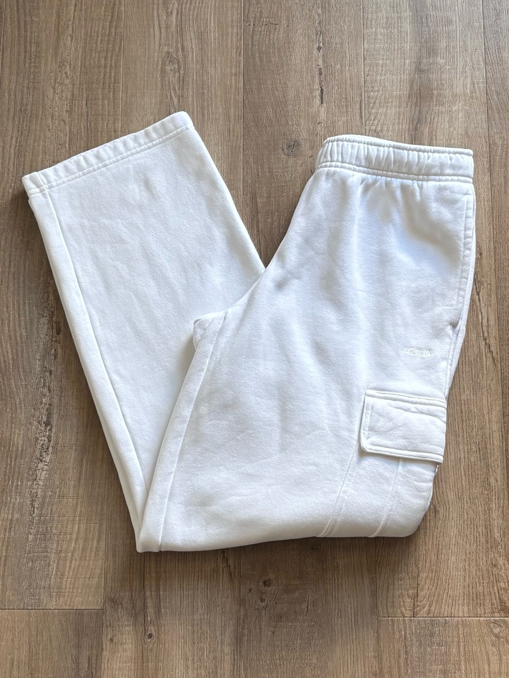 Aritzia Mega Cargo Wide Leg Pant in White 30”